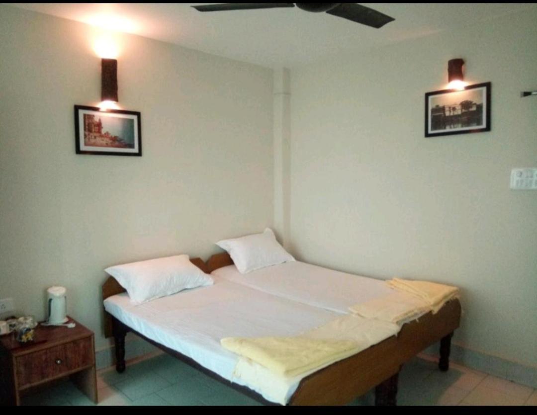 Monalisa Hostel Varanasi Exterior foto